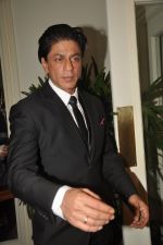 Shahrukh Khan at Forbes India Leadership Awards in Trident, Mumbai on 21st Oct 2011 (28).JPG